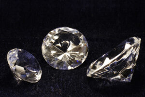 Vorsorge durch die Anlage in Sachwerte wie Silber, Gold und Diamanten.